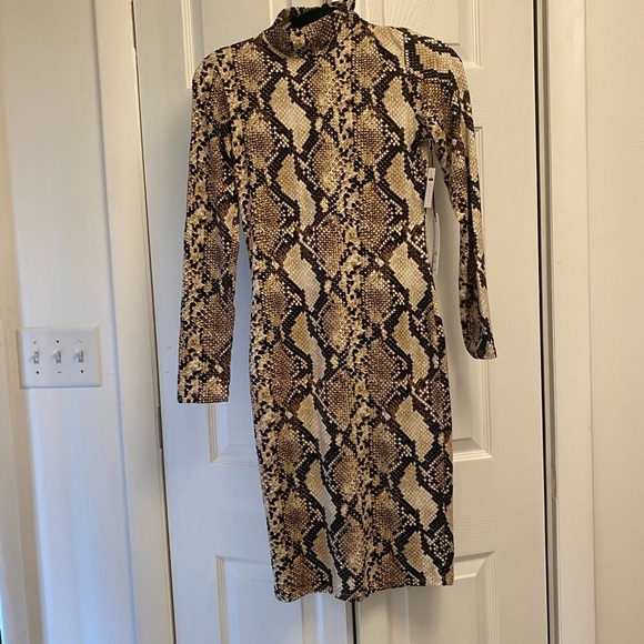 🆕 Snake Print Bodycon Dress - Picture 2 of 4